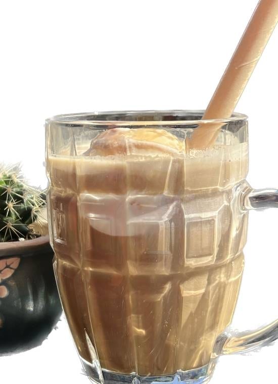 Thai Tea Float (24 oz.).